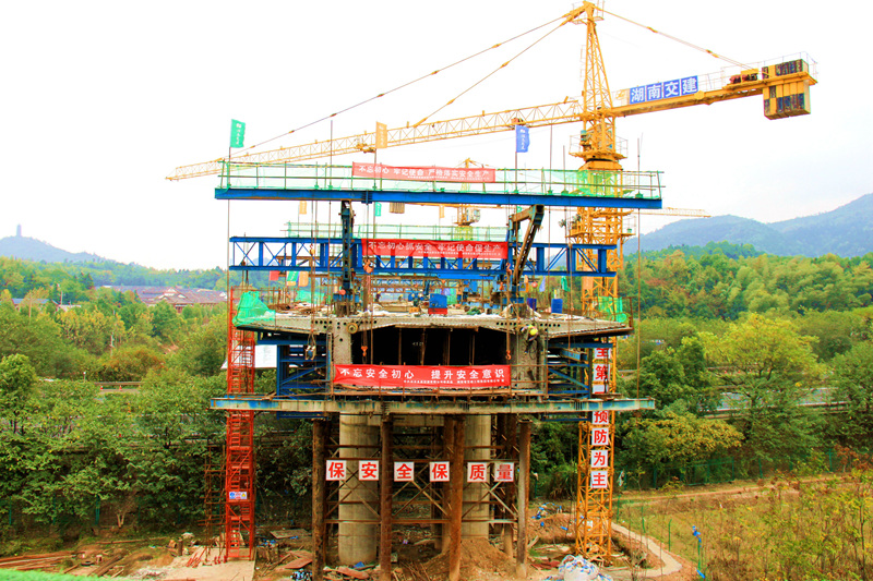 湘潭市委書記、市人大常委會(huì)主任曹炯芳蒞臨湘潭市岳塘區(qū)X157道路提質(zhì)改造工程項(xiàng)目現(xiàn)場(chǎng)調(diào)研辦公