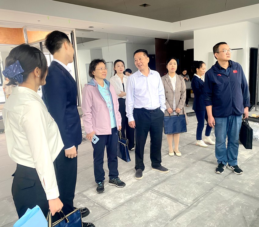 全國(guó)總工會(huì)領(lǐng)導(dǎo)蒞臨我司調(diào)研指導(dǎo) 職工陣地建設(shè)工作