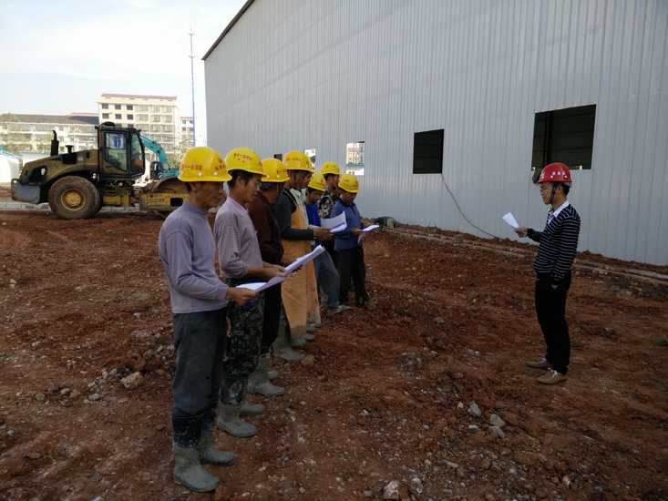 益婁高速第十一合同段開展農(nóng)民工安全教育