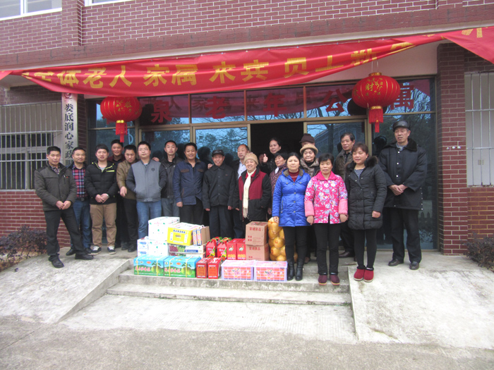 春節(jié)慰問(wèn)暖人心，敬老院內(nèi)顯溫情