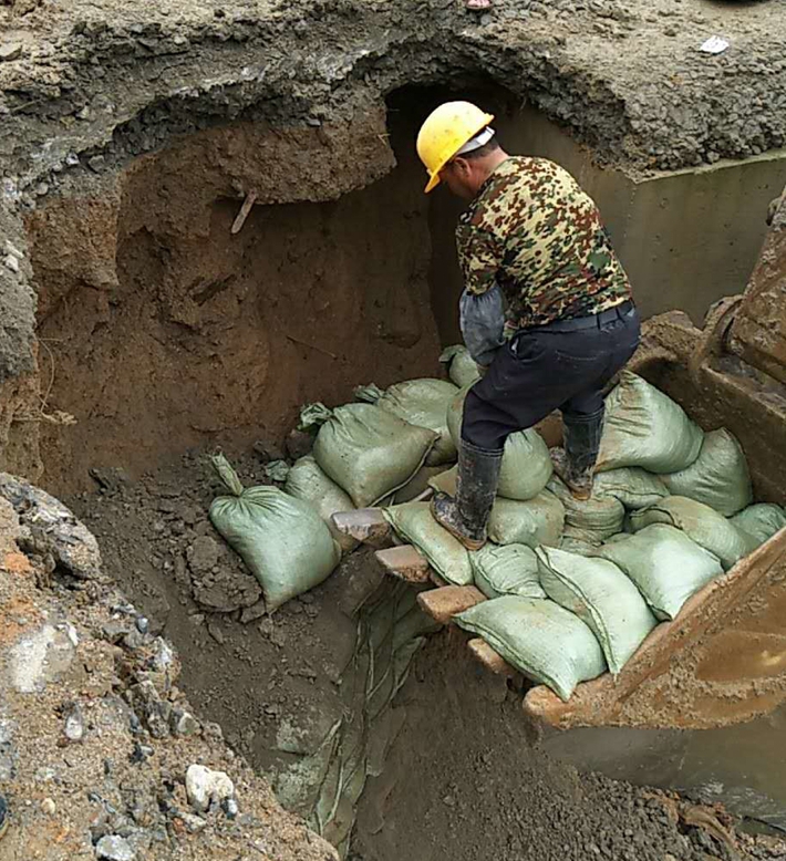 炎陵S207項(xiàng)目部開展滑坡、防汛應(yīng)急救援演練