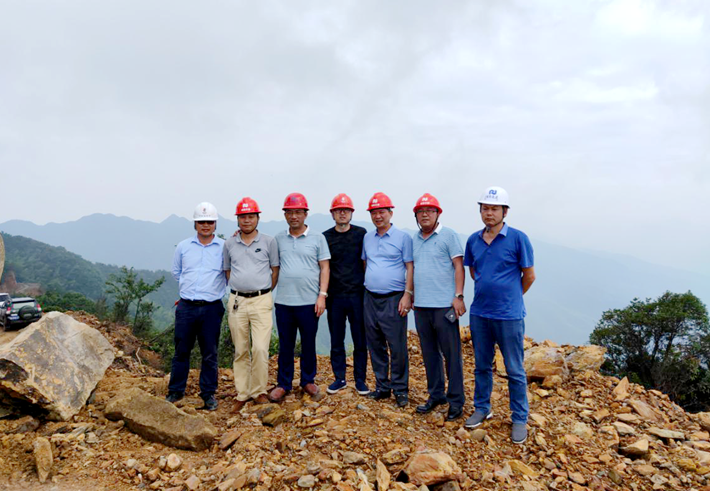 業(yè)主單位領(lǐng)導蒞臨中江至幽居村級道路建設(shè)項目工程檢查指導工作